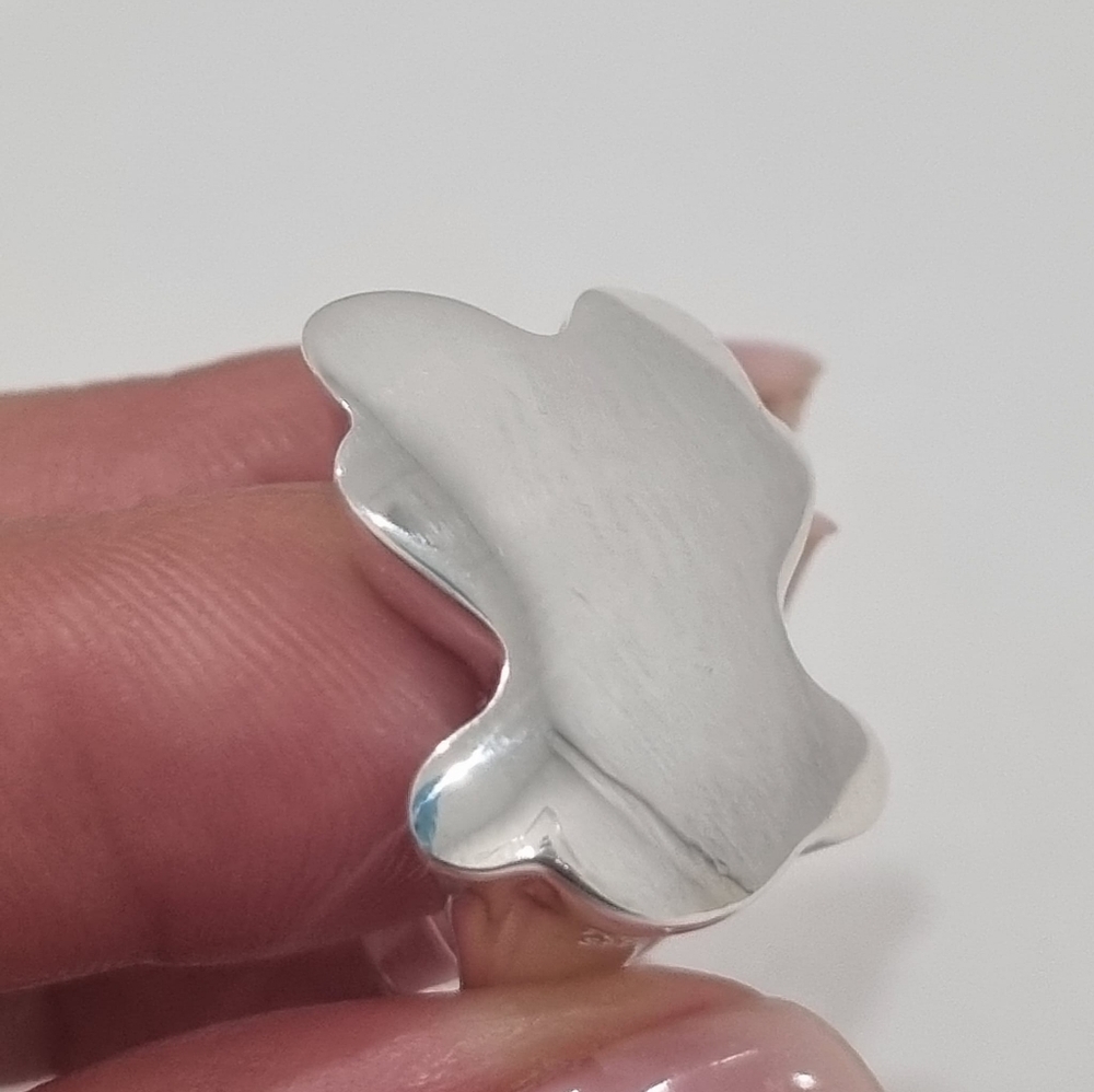Tous Silver Bold Motif Bear Signet Ring Size 6.25 - Picture 8 of 15